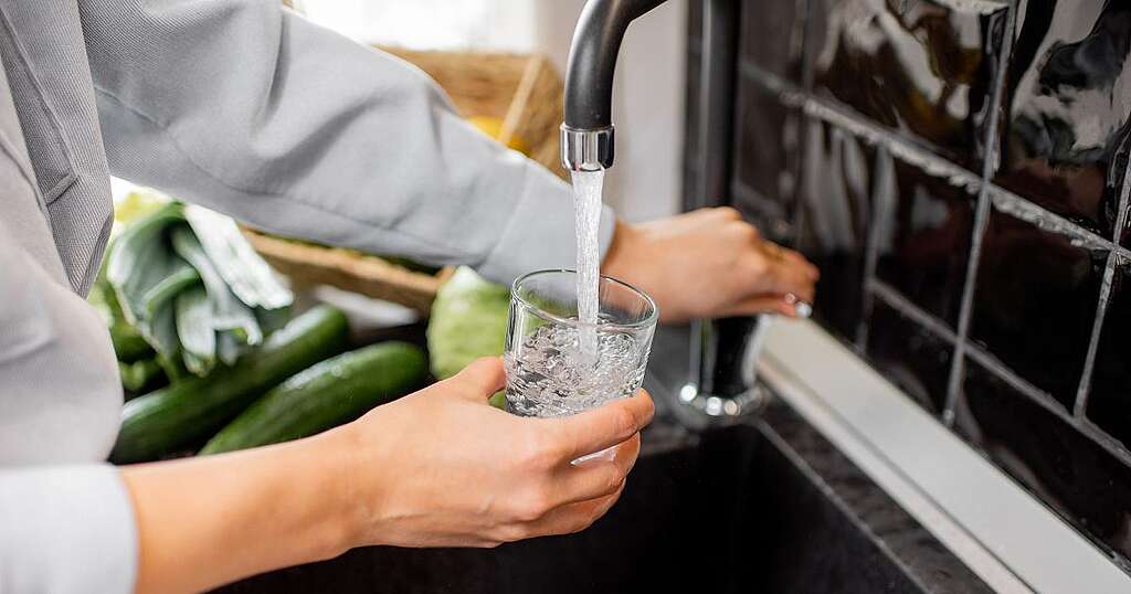 I PFAS nell’acqua del rubinetto: cosa sono, quali rischi comportano e come eliminarli